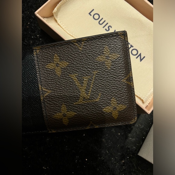 Louis Vuitton Wallet - Picture 1 of 3